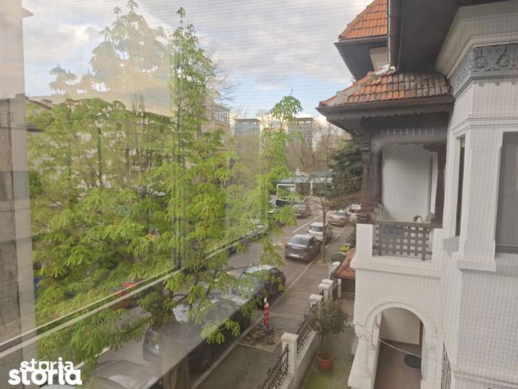 Apartament cu 5 camere semidecomandat în Primăverii