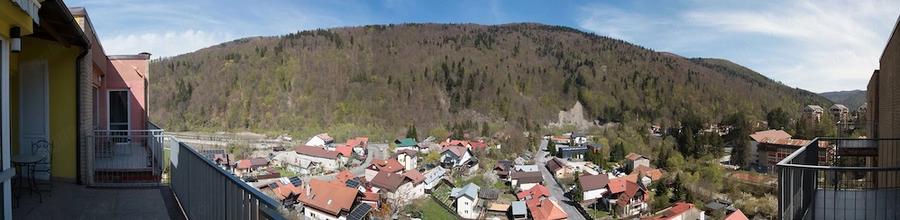 Apartament cu 3 camere semidecomandat, mobilat în Sud
