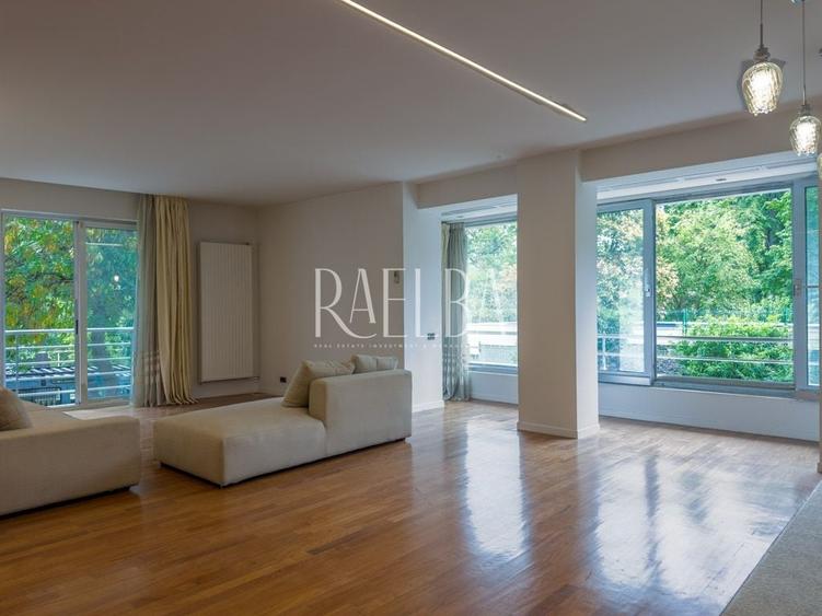 Apartament cu 3 camere semidecomandat în Primăverii