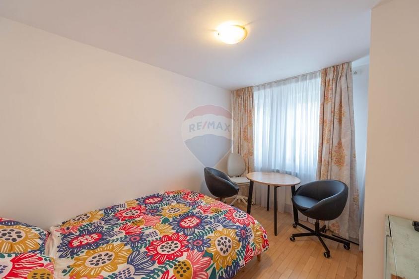 Apartament cu 3 camere semidecomandat, mobilat în Matei Voievod