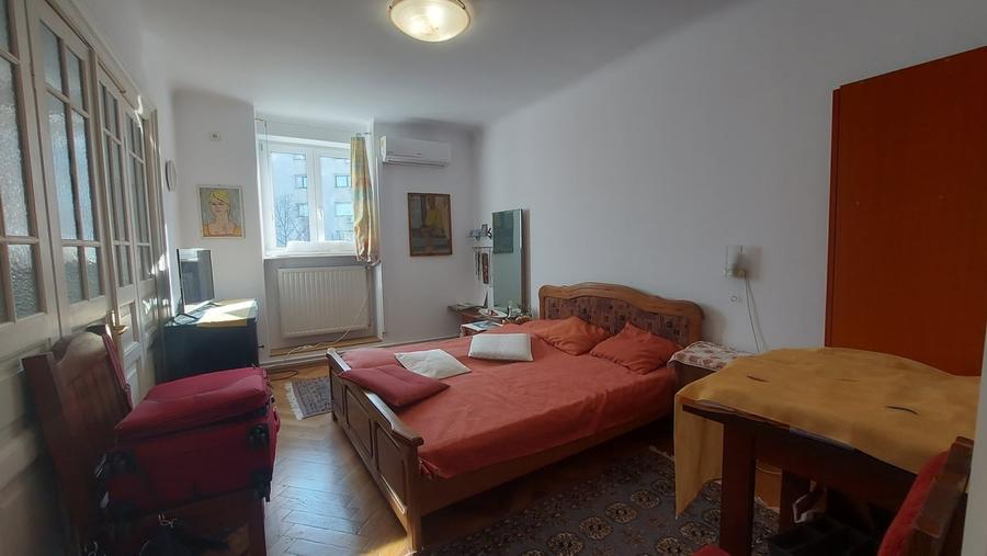 Apartament cu 5 camere decomandat în Națiunile Unite