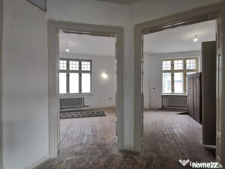 Casă cu 7 camere cu Teren 350 Mp în Ferdinand