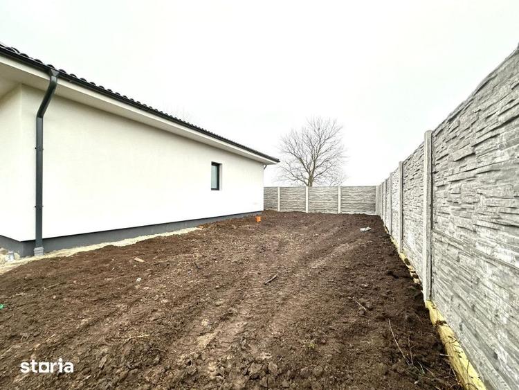 Casă cu 3 camere cu Canalizare în Sânandrei