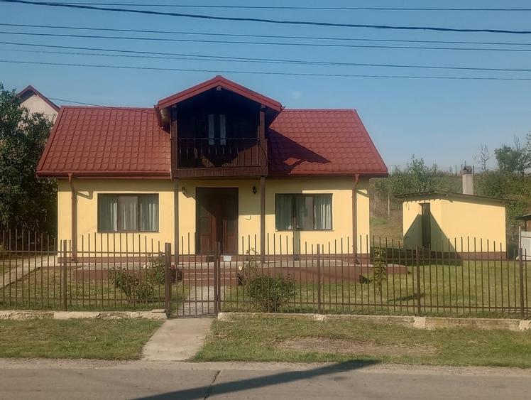 Casă individuală cu 3 camere cu Canalizare în Bogonos