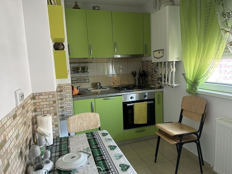 Apartament cu 2 camere semidecomandat, mobilat în Est