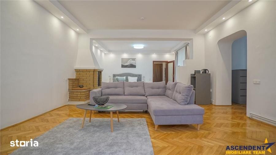 Casă cu 9 camere cu Teren 506 Mp în Centrul Istoric
