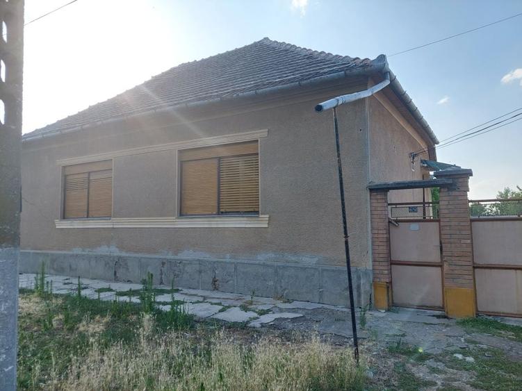 Casă cu 4 camere în Turnu