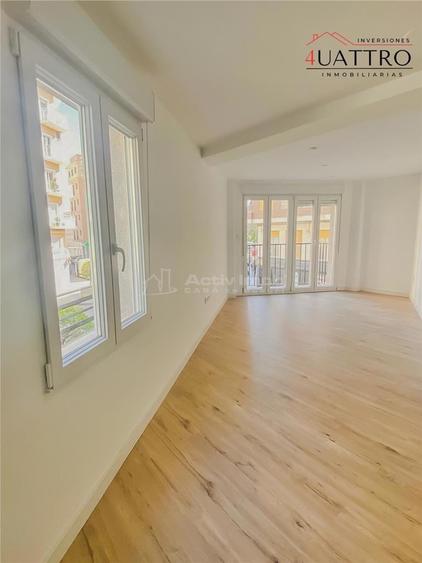 Apartament cu 4 camere decomandat în Central