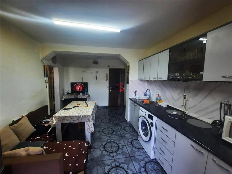 Apartament cu 2 camere decomandat în Basarabia