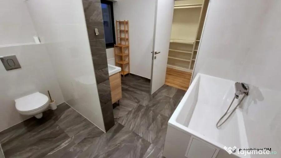 Casă cu 5 camere cu Teren 950 Mp în Bucium