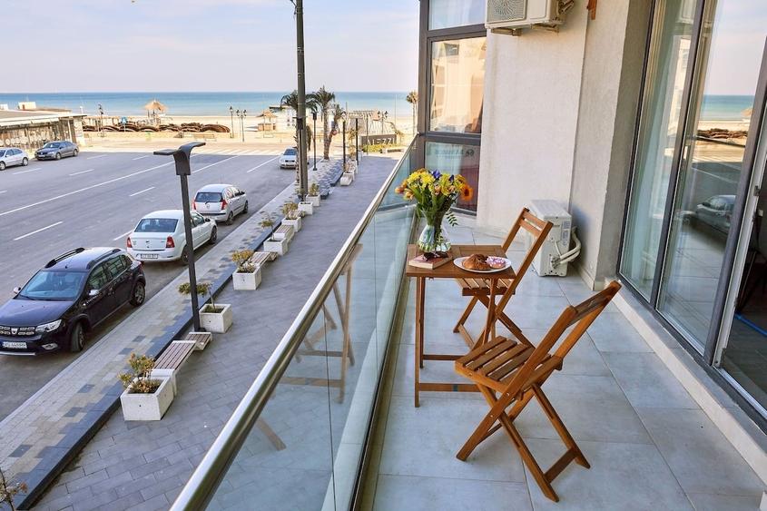 Apartament cu 3 camere decomandat în Mamaia-Sat