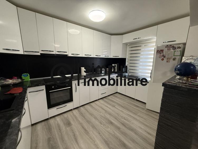 Casă individuală cu 4 camere cu Canalizare în Bariera Vâlcii
