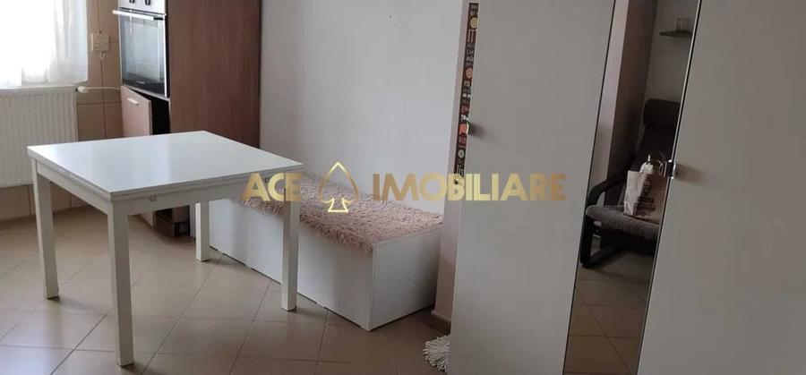 Apartament cu 2 camere semidecomandat, mobilat în Vitan