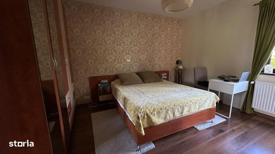Casă cu 4 camere în Vatra Luminoasă