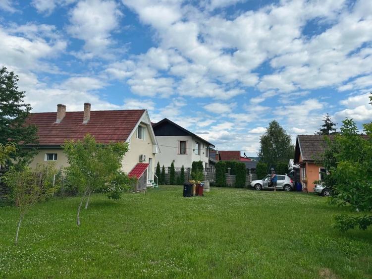 Casă individuală cu 4 camere cu Canalizare în Central