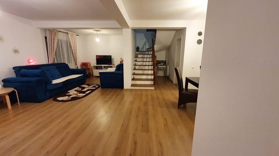 Casă cu 3 camere cu Teren 90 Mp în Central