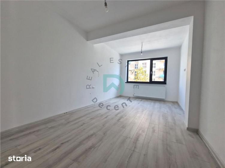 Apartament cu 3 camere decomandat în Tractorul