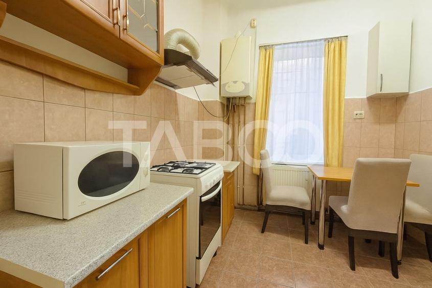 Apartament cu 3 camere nedecomandat, mobilat în Orașul de Jos