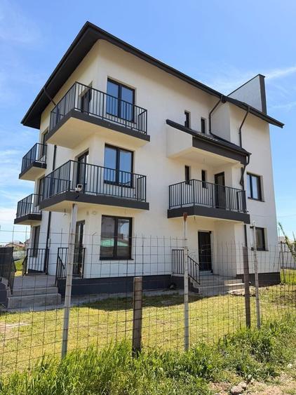 Casă individuală cu 8 camere cu Canalizare în Rahova