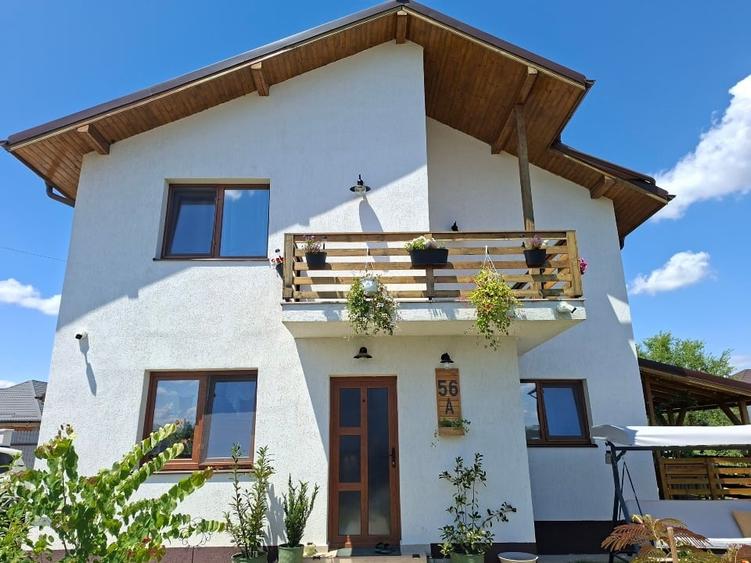 Casă individuală cu 4 camere cu Canalizare în Săbăreni
