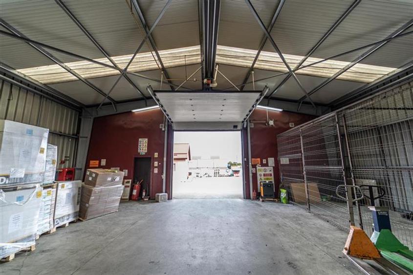 Spațiu industrial, de 1,641 mp, în Izvoare