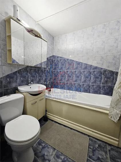 Apartament cu 3 camere decomandat în Filiași