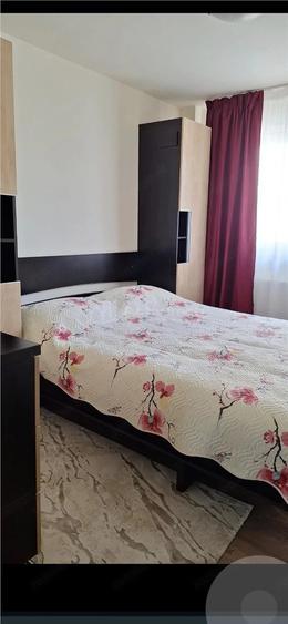 Apartament cu 3 camere decomandat în Calea București