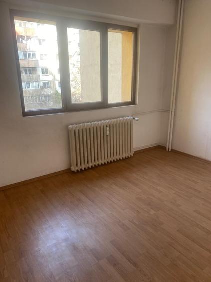 Apartament cu 4 camere decomandat în Chișinau