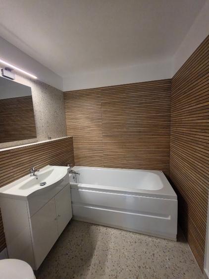 Apartament cu 3 camere semidecomandat în Crângași
