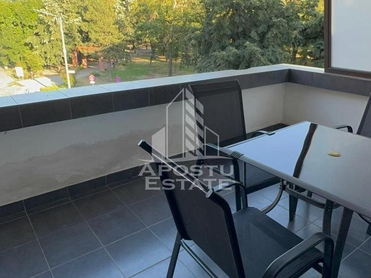 Apartament cu 3 camere semidecomandat, mobilat în Ultracentral