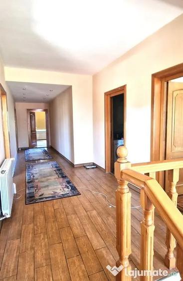Casă cu 5 camere cu Teren 405 Mp în Coiciu