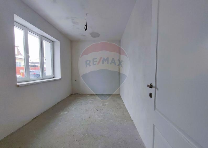 Apartament cu 3 camere decomandat în Terezian