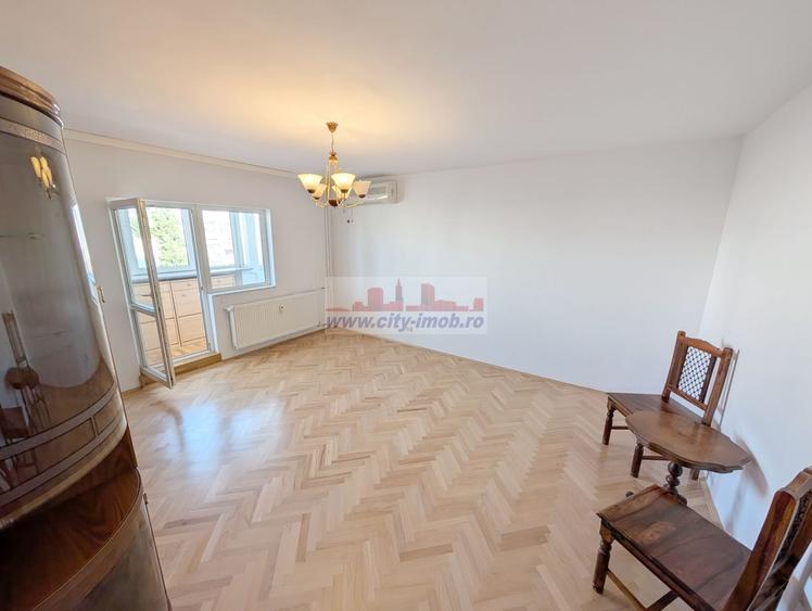 Apartament cu 2 camere decomandat în Victoriei