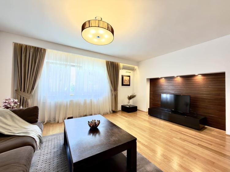 Apartament cu 4 camere decomandat, mobilat în Decebal