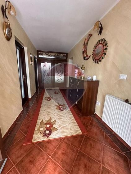 Casă individuală cu 8 camere cu Teren 3000 Mp în Burdujeni