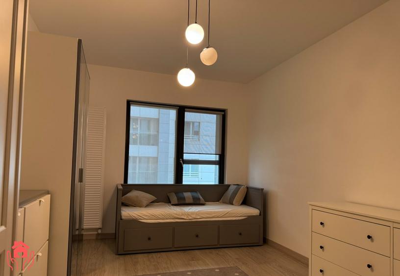 Apartament cu 3 camere semidecomandat, mobilat în P-ța Alba Iulia