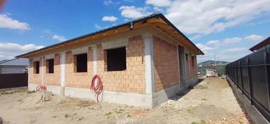 Casă cu 3 camere în Sânpetru