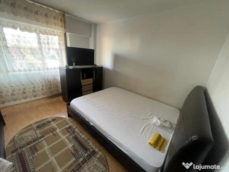 Apartament cu 3 camere decomandat în Sărari