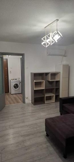 Apartament cu 3 camere semidecomandat în Alexandru Obregia