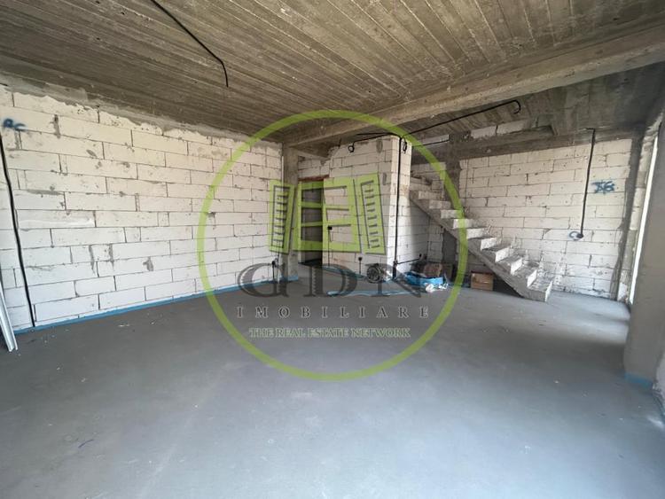 Casă individuală cu 4 camere cu Canalizare în Bariera Vâlcii