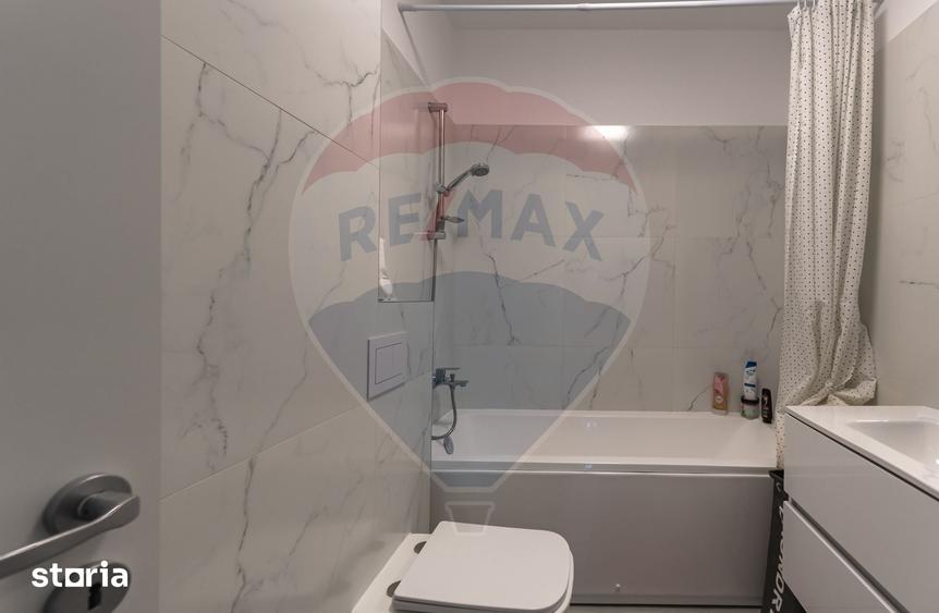 Apartament cu 3 camere decomandat în Tractorul
