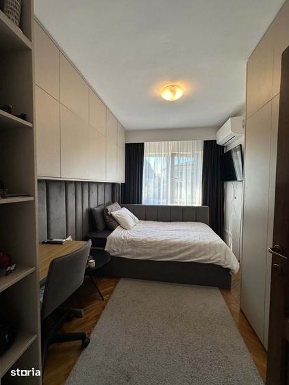 Apartament cu 4 camere decomandat în Micro 16