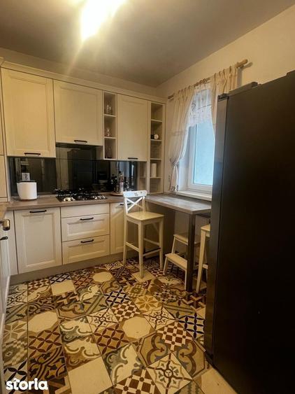 Casă cu 5 camere cu Teren 500 Mp în Săbăreni
