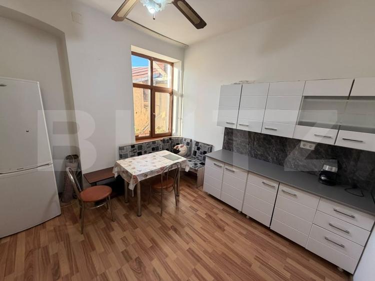 Apartament cu 2 camere semidecomandat, mobilat în Semicentral