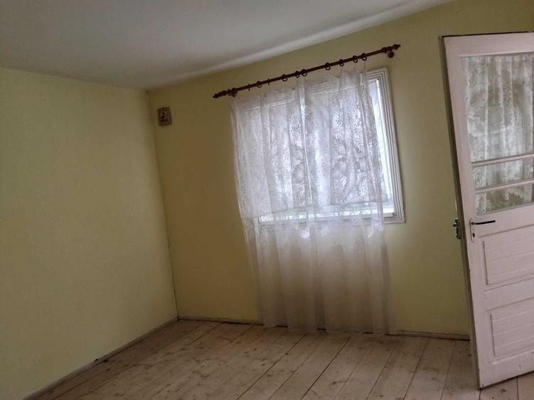 Casă cu 4 camere în Dochia