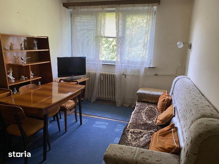 Apartament cu 3 camere semidecomandat în Calea București