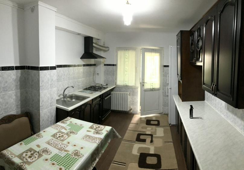 Inchiriez apartament cu 3camere - 5
