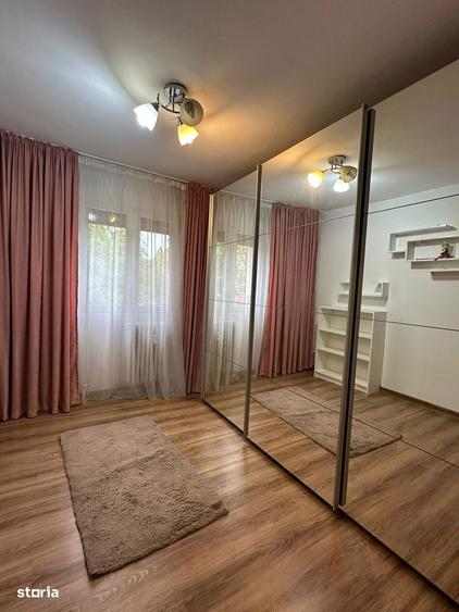 Apartament cu 4 camere decomandat, mobilat în Titan