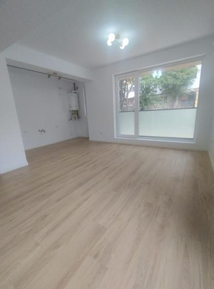 Apartament cu 3 camere decomandat în Malu Roșu