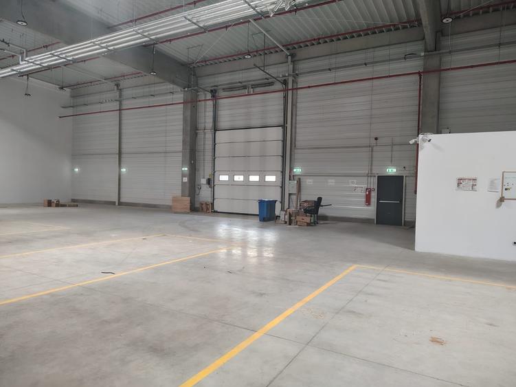 Spațiu industrial, de 1,500 mp, în Tractorul